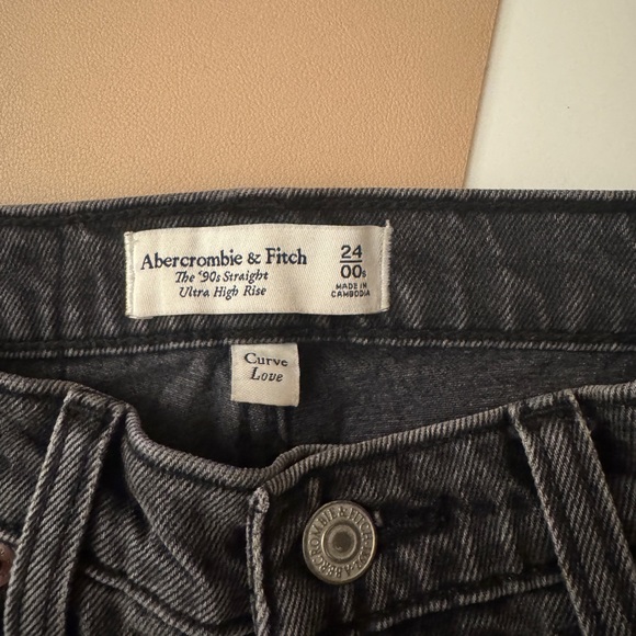 Abercrombie & Fitch The 90’s High Rise Straight Curve Love size 24 Short - Picture 7 of 9